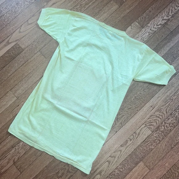 Elvis Presley Vintage concert T-shirt, yellow, banded short sleeve - Picture 5 of 6